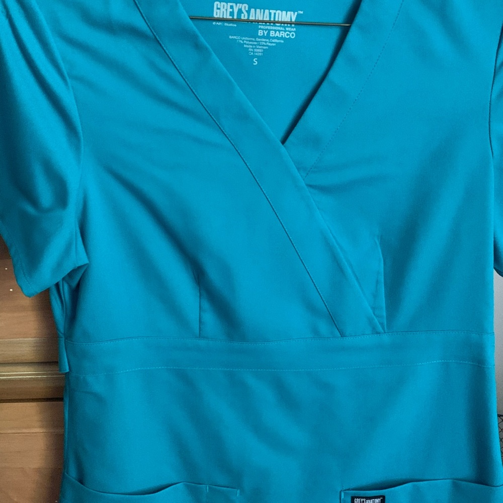 Grey’s Anatomy Scrubs set. like new!